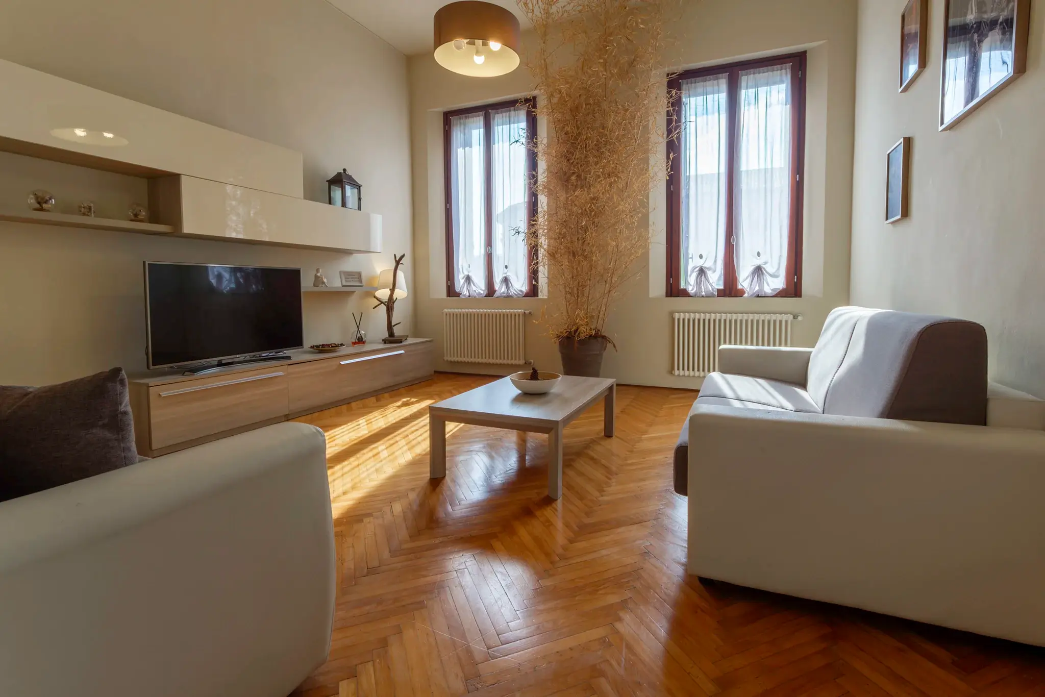 Living room of Theater Venice apartment of venetianshores